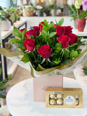 Box M - Arranjo 12 rosas vermelhas e chocolate